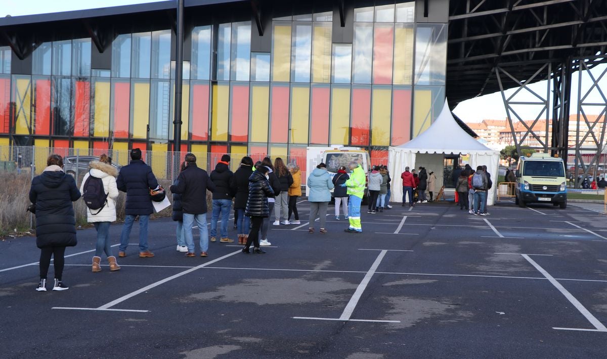 El Palacio de Exposiciones de León sigue siendo el 'fortín' leonés contra la covid-19, con la vacunación de menores y el cribado masivo como grandes 'armas' contra la pandemia