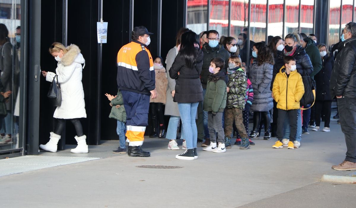 El Palacio de Exposiciones de León sigue siendo el 'fortín' leonés contra la covid-19, con la vacunación de menores y el cribado masivo como grandes 'armas' contra la pandemia