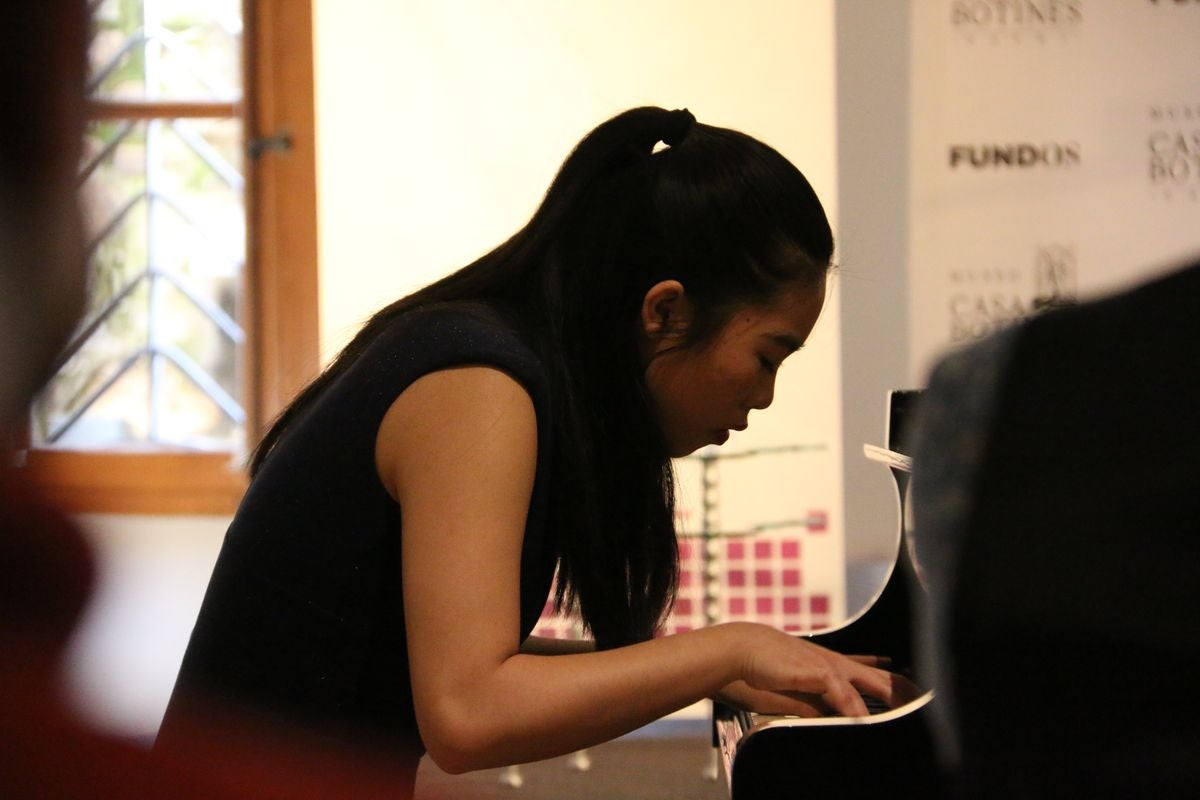 El Museo Casa Botines Gaudí y la Fundación Eutherpe han organizado el concierto de Año Nuevo en el que han participado los pupilos del maestro italiano Vincenzo Balzani.