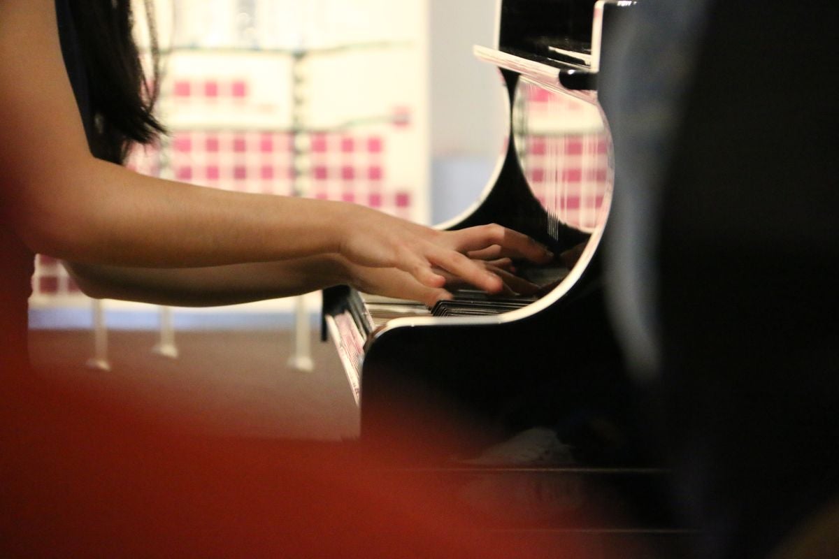 El Museo Casa Botines Gaudí y la Fundación Eutherpe han organizado el concierto de Año Nuevo en el que han participado los pupilos del maestro italiano Vincenzo Balzani.