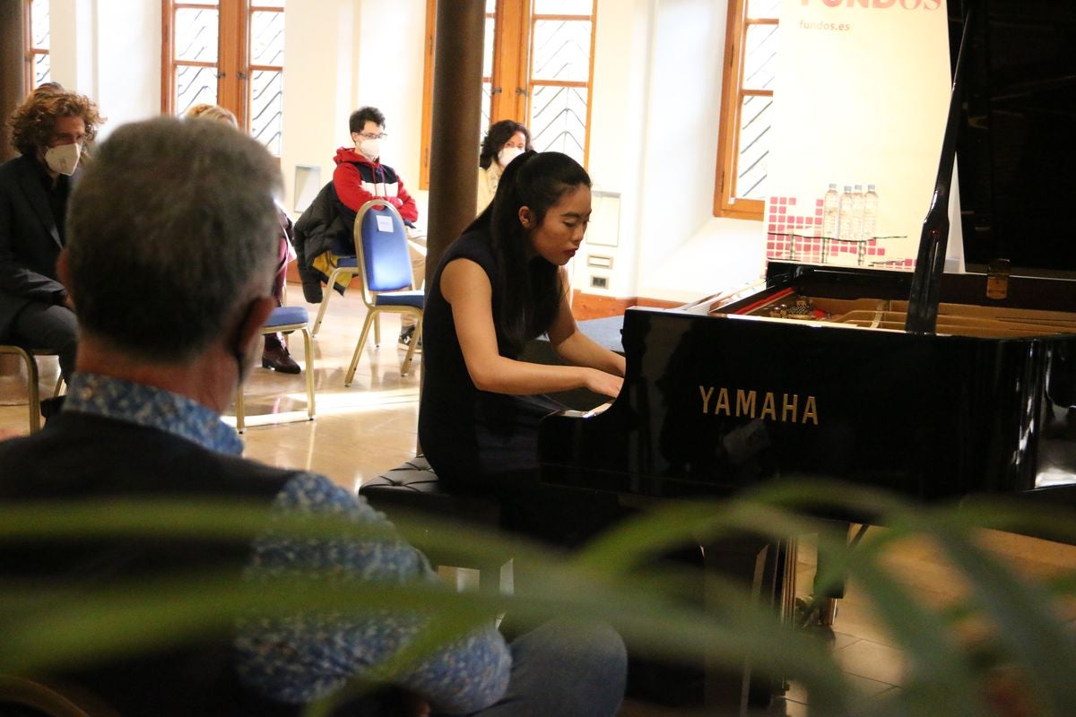 El Museo Casa Botines Gaudí y la Fundación Eutherpe han organizado el concierto de Año Nuevo en el que han participado los pupilos del maestro italiano Vincenzo Balzani.