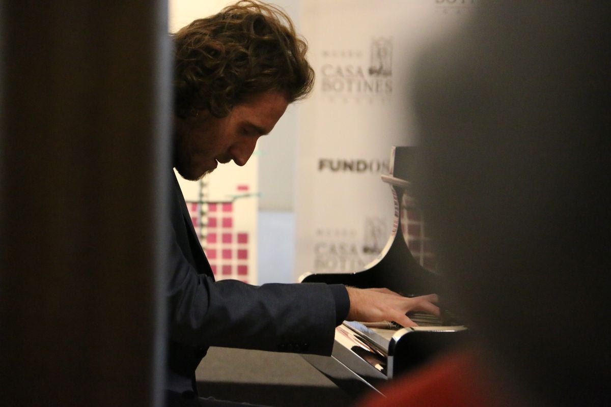 El Museo Casa Botines Gaudí y la Fundación Eutherpe han organizado el concierto de Año Nuevo en el que han participado los pupilos del maestro italiano Vincenzo Balzani.