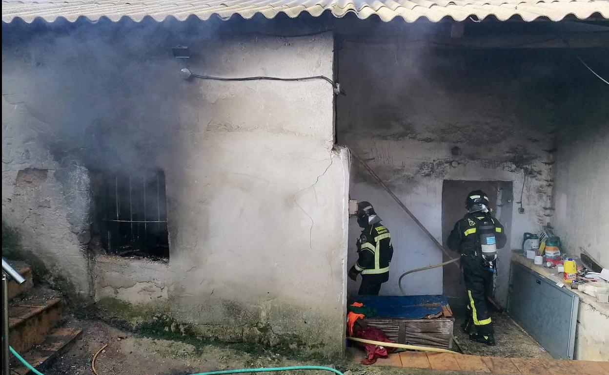 Incendio en una vivienda deshabitada en el municipio de Villabrágima