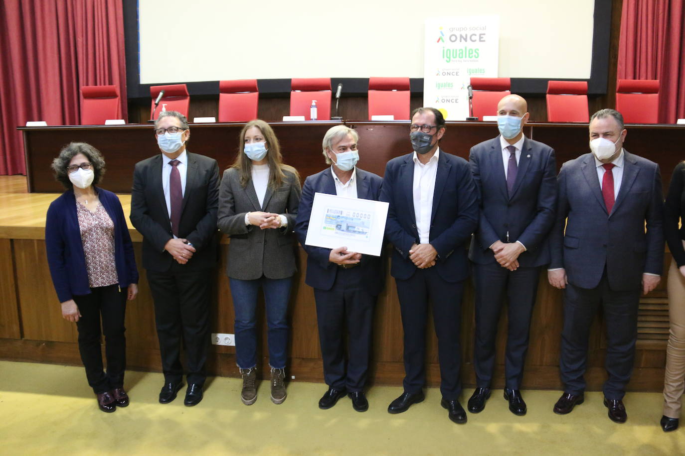 El centro hospitalario leonés será la imagen de cinco millones y medio de cupones el 12 de enero.