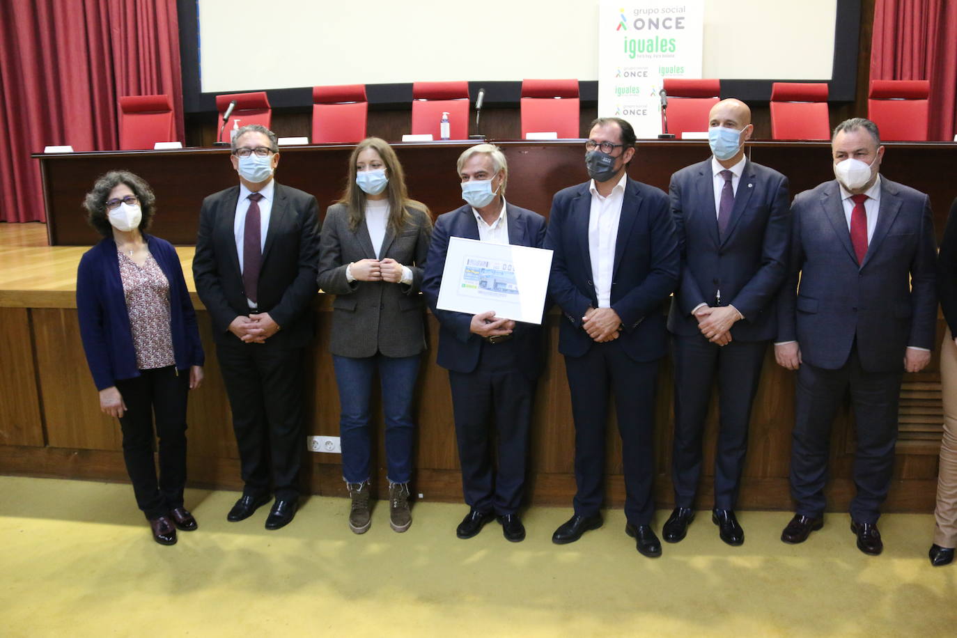 El centro hospitalario leonés será la imagen de cinco millones y medio de cupones el 12 de enero.