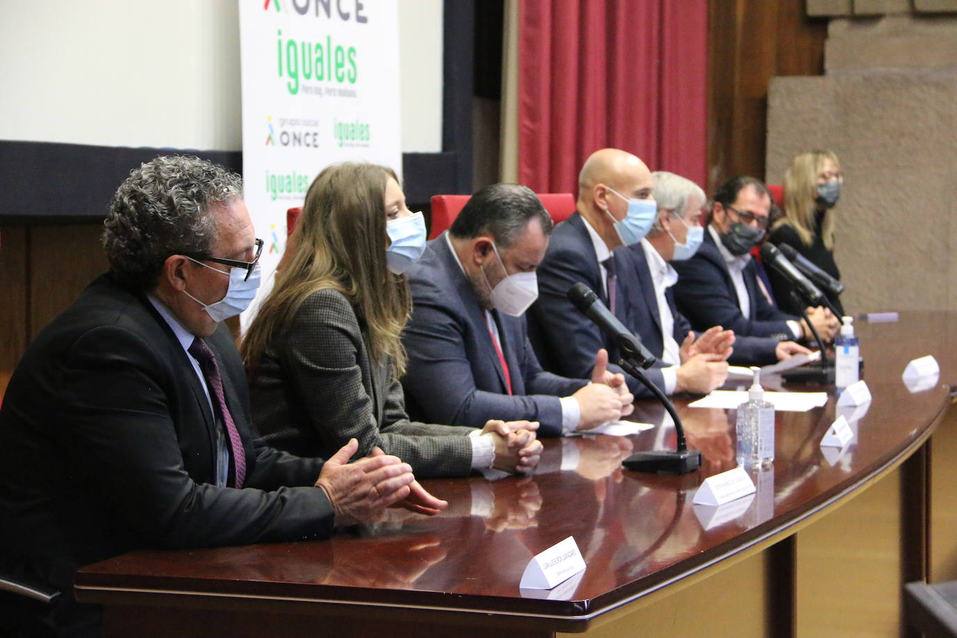 El centro hospitalario leonés será la imagen de cinco millones y medio de cupones el 12 de enero.