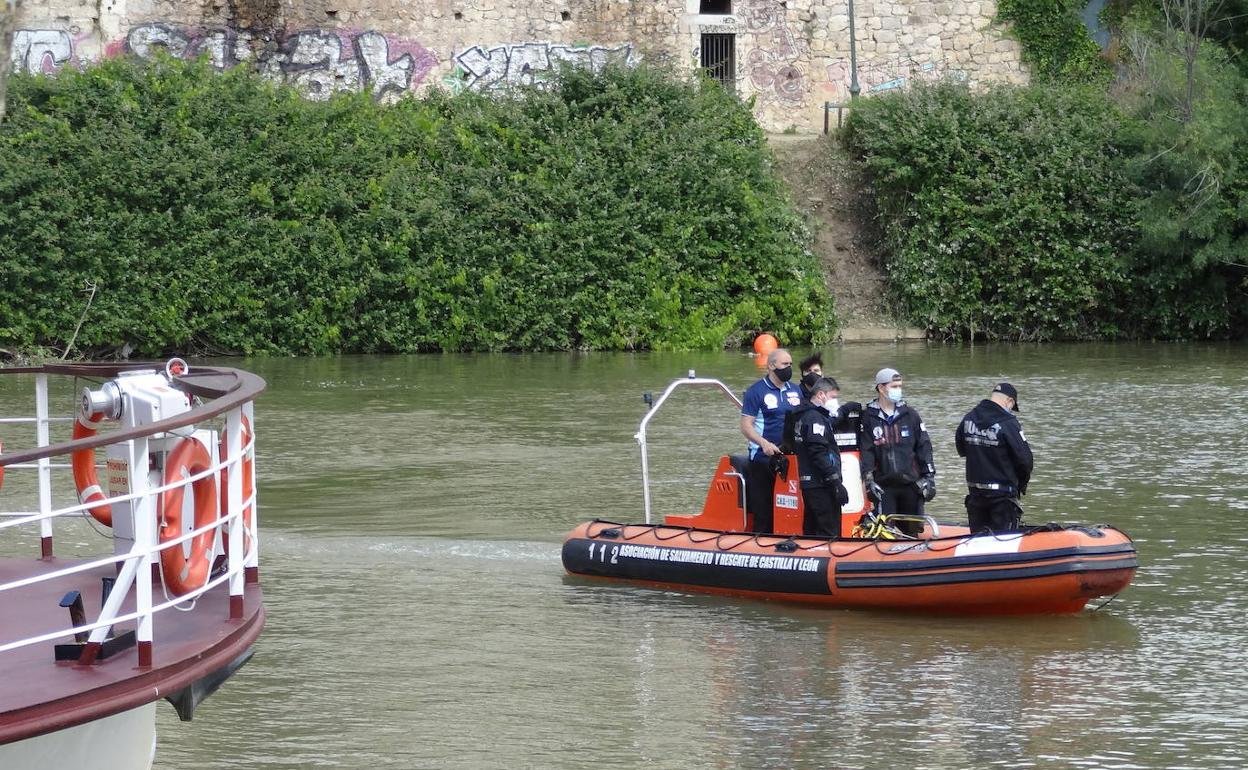 Rescate en el Pisuerga del cuerpo de un joven de 36 años que murió ahogado cerca de la playa de Las Moreras el pasado 13 de mayo