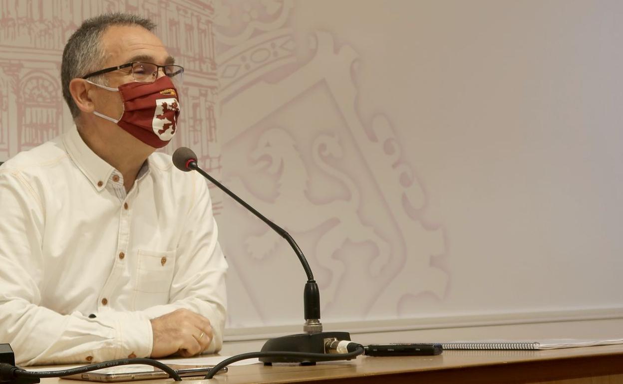 El concejal de Participación Ciudadana, Nicanor Pastrana, en rueda de prensa este viernes.