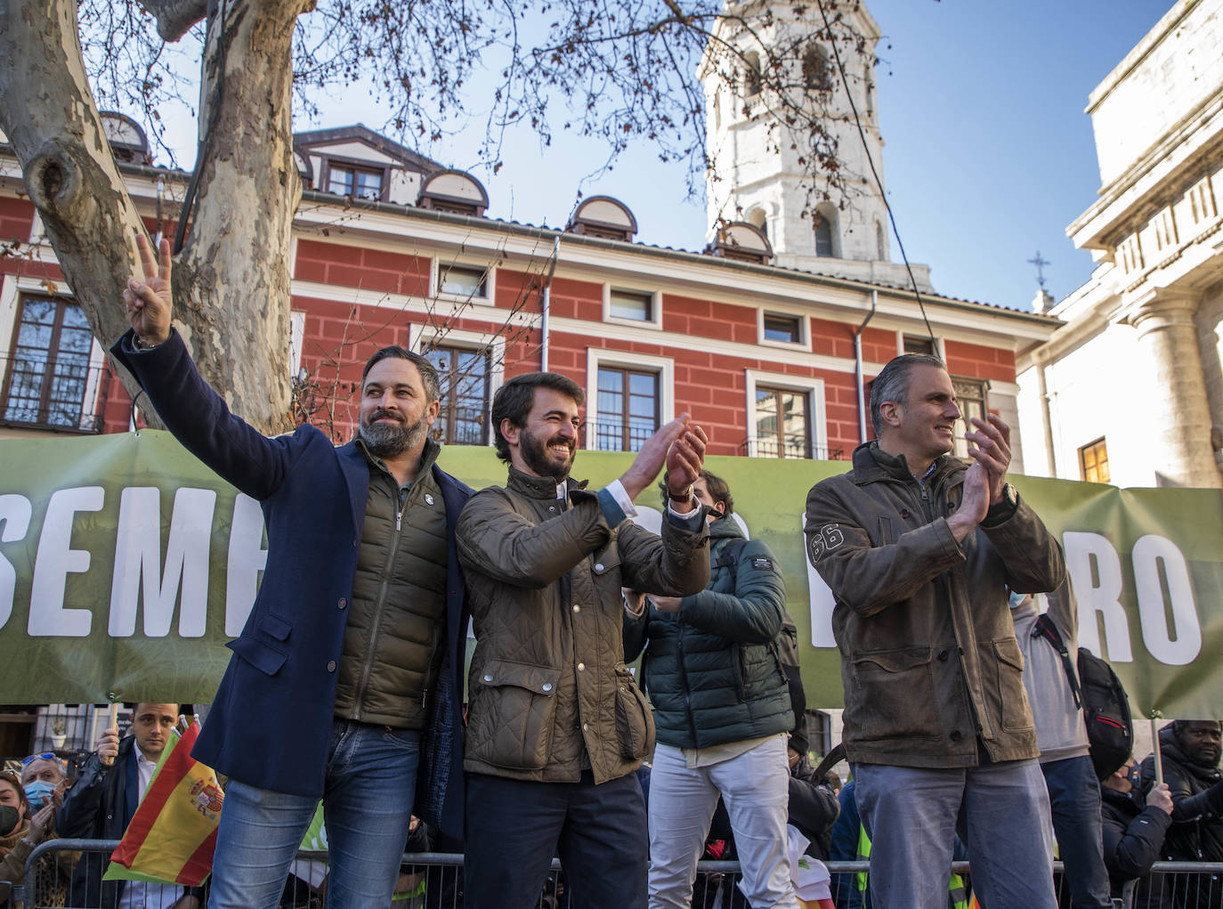 El presidente de Vox, Santiago Abascal; el secretario general, Javier Ortega-Smith, y el candidato a la Junta, Juan García-Gallardo, participan en el acto de presentación de candidaturas a las elecciones autonómicas a las Cortes.