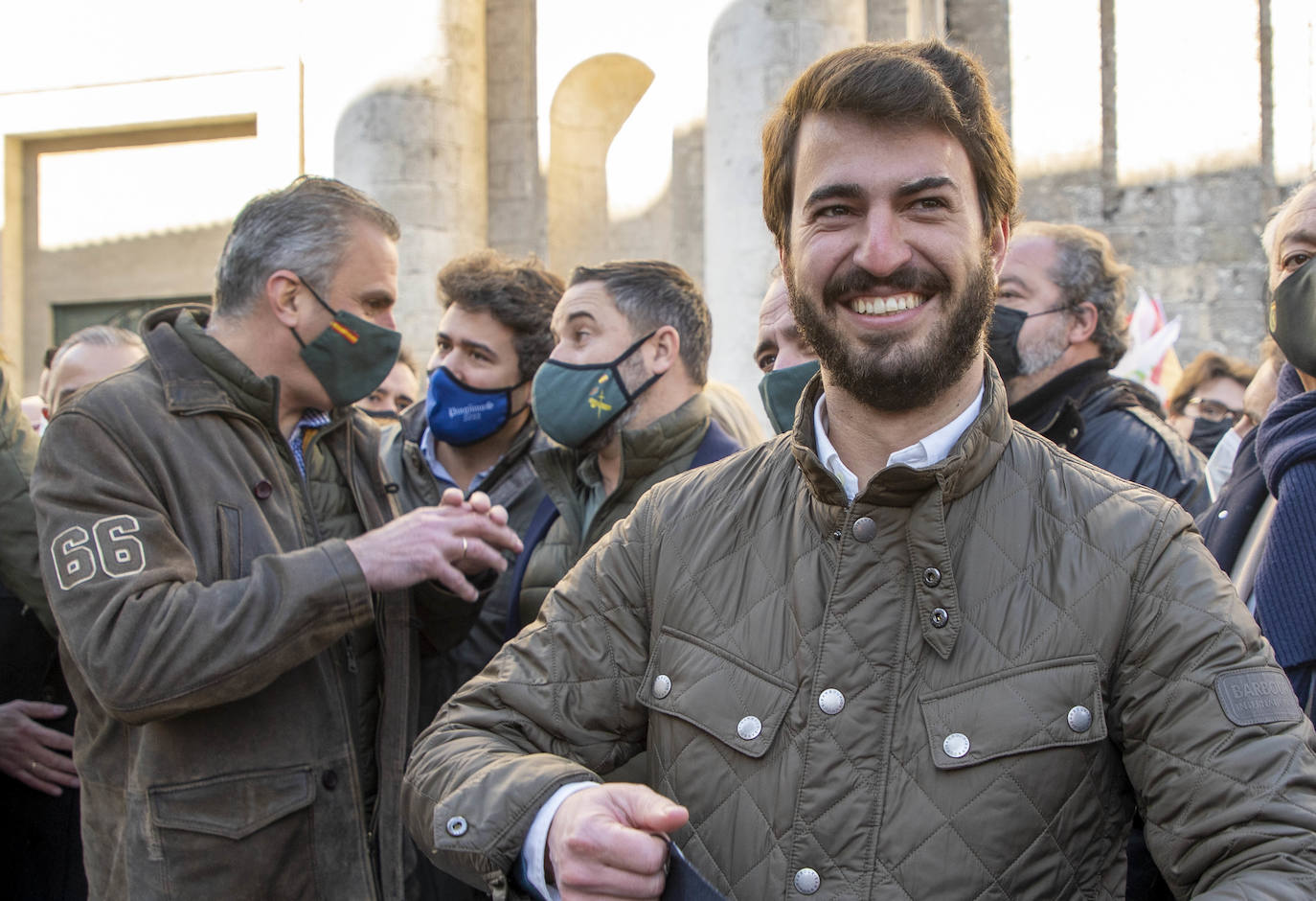 El presidente de Vox, Santiago Abascal; el secretario general, Javier Ortega-Smith, y el candidato a la Junta, Juan García-Gallardo, participan en el acto de presentación de candidaturas a las elecciones autonómicas a las Cortes.