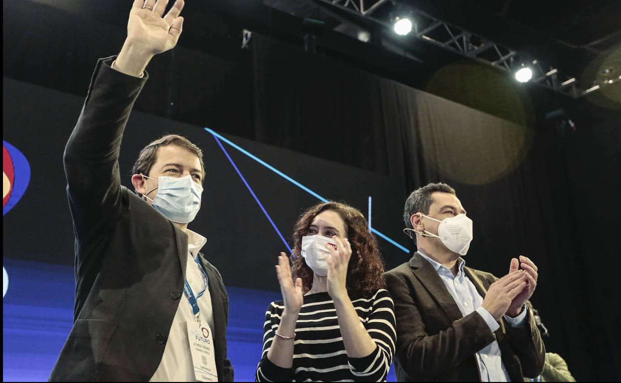 Alfonso Fernández Maúeco e Isabel Diaz Ayuso en el congreso popular celebrado en León.