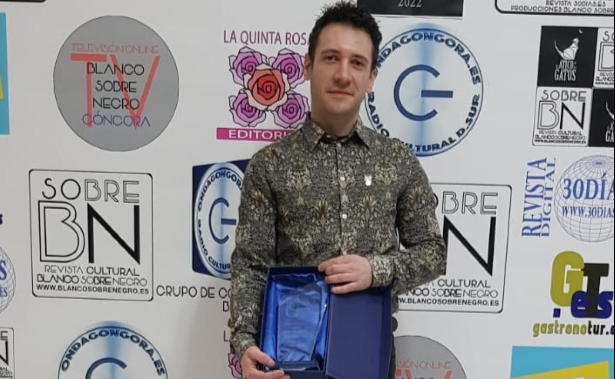 Jorge Solana recibió un trofeo recordatorio de este premio, así como un pin de plata diseñado por el joyero cordobés Paco López.