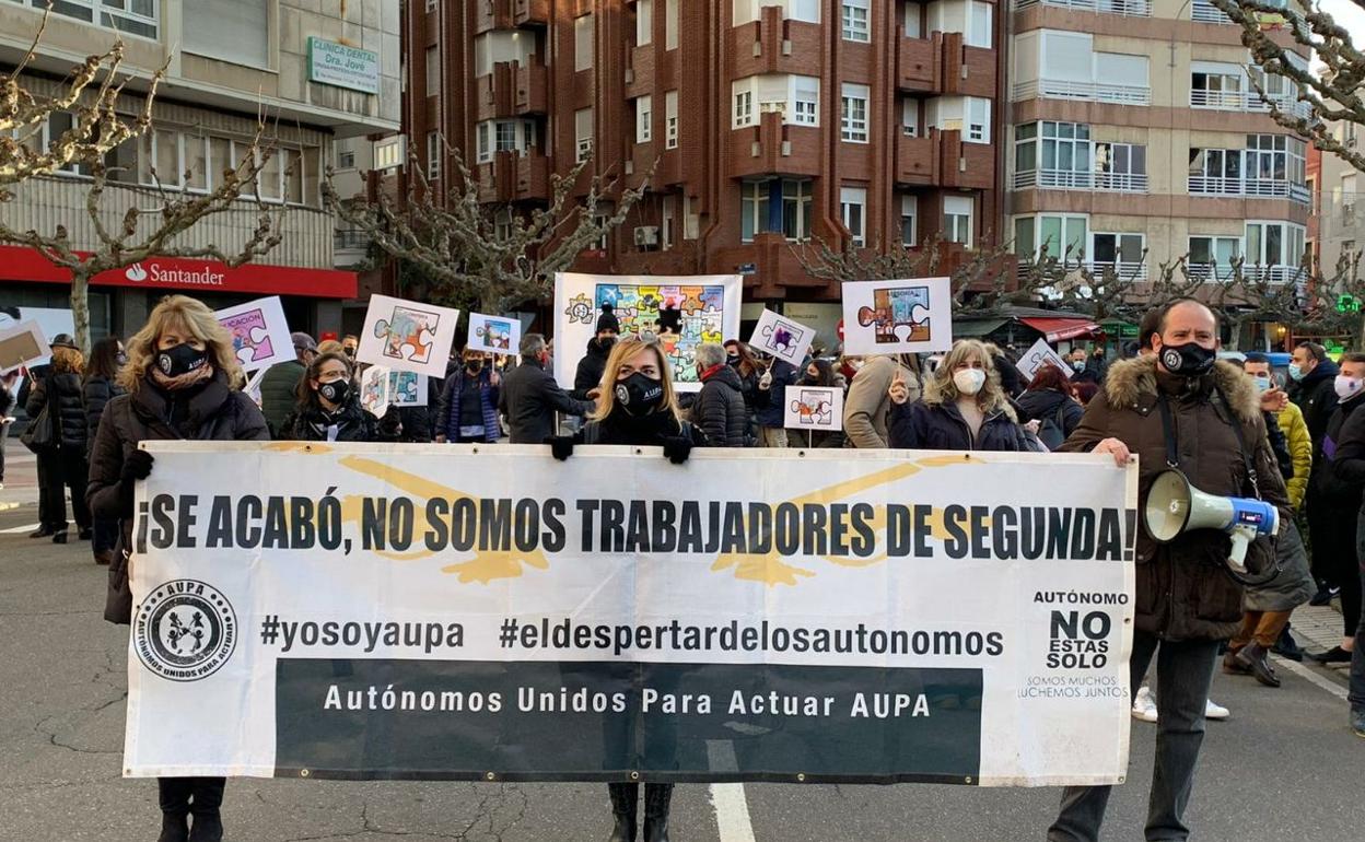 Protesta de los miembros de Aupa en la capital leonesa.