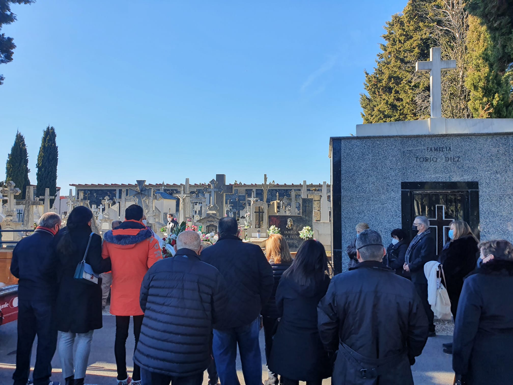 El leonés Saturnino de la Fuente, el hombre más longevo del mundo, ha sido enterrado en el cementerio de León.