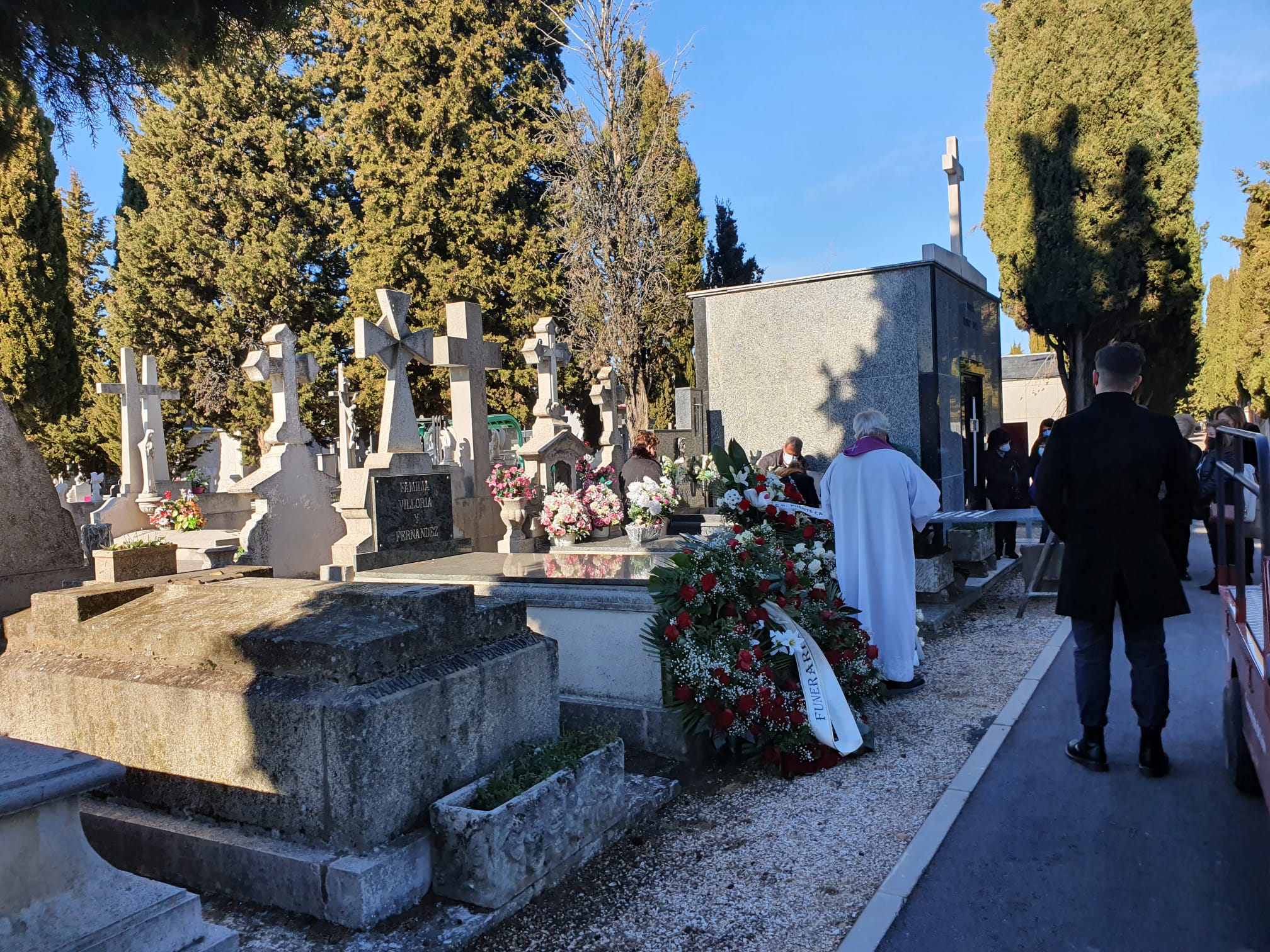 El leonés Saturnino de la Fuente, el hombre más longevo del mundo, ha sido enterrado en el cementerio de León.