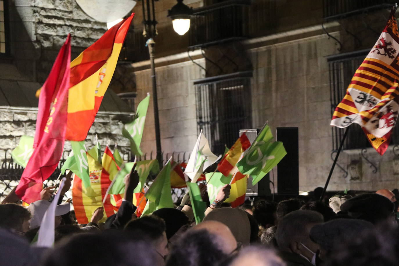 La formación cuenta con su líder, Santiago Abascal, en la presentación de su candidato a la Junta.