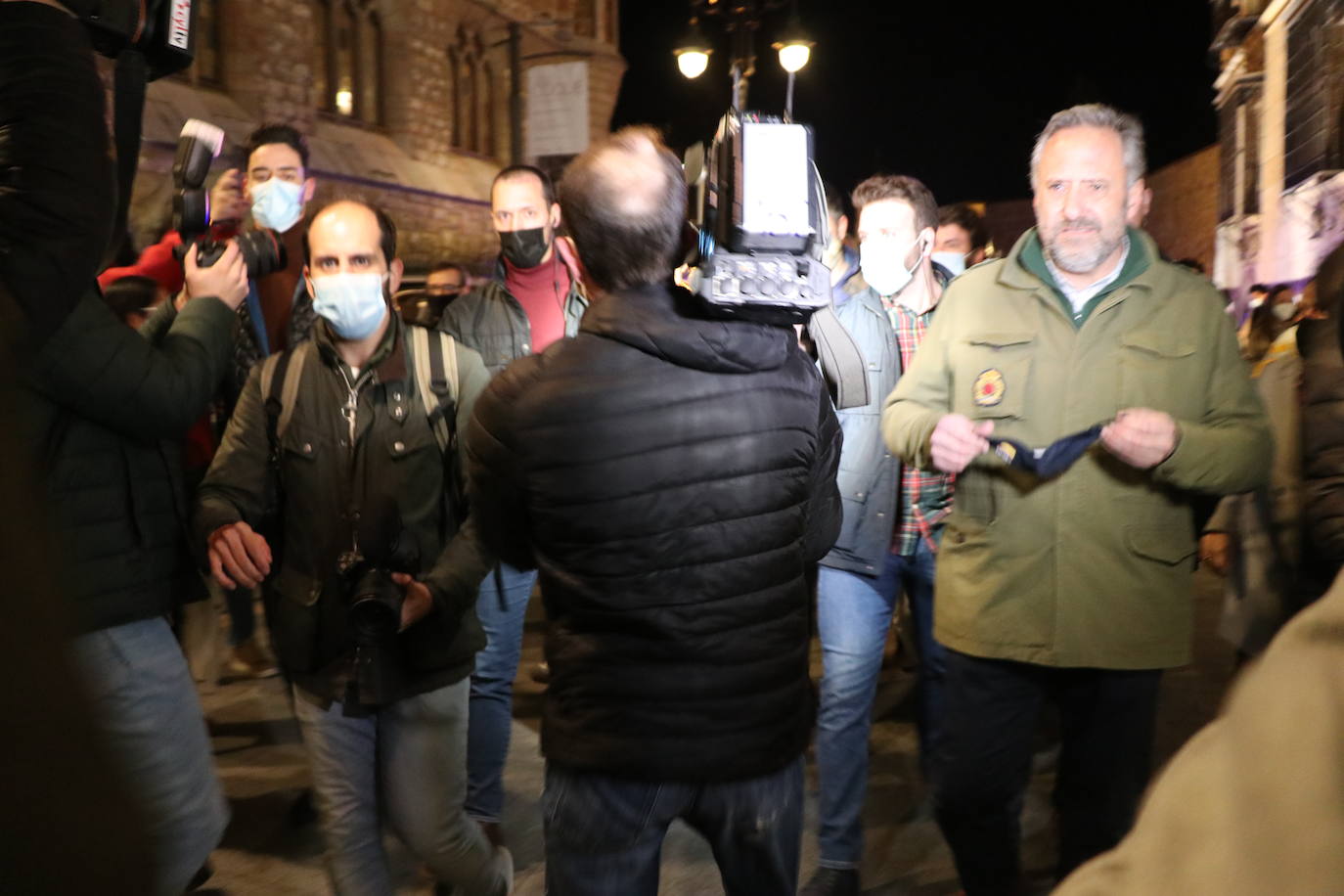 La formación cuenta con su líder, Santiago Abascal, en la presentación de su candidato a la Junta.