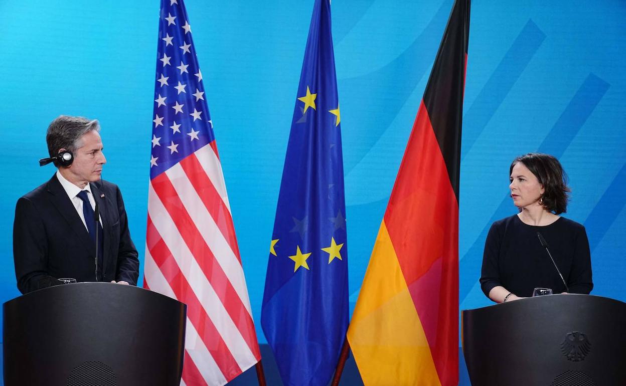 La ministra alemana de Exteriores, Annalena Baerbock, y el secretario de estado de Estados Unidos, Antony Blinken. 