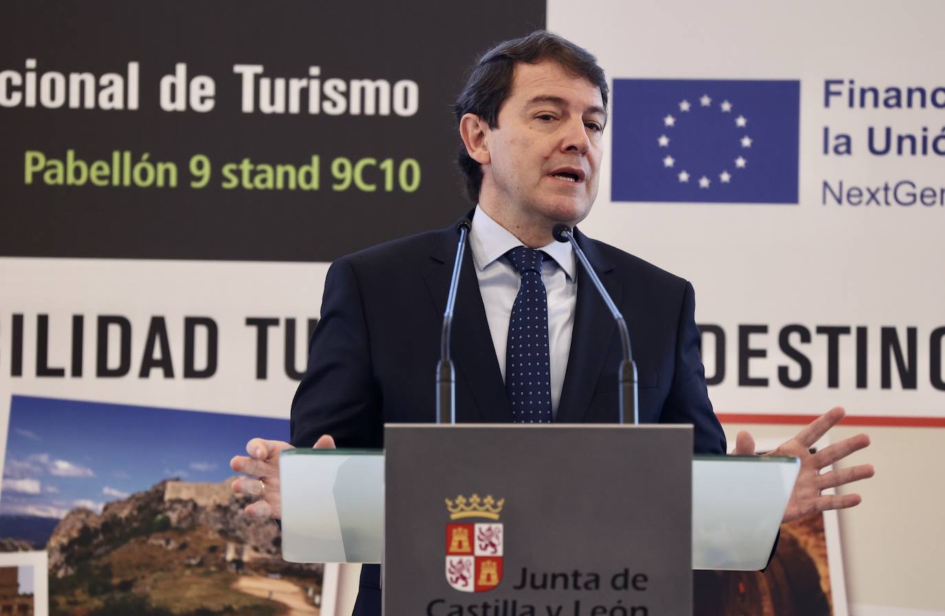 El presidente de la Junta de Castilla y León, Alfonso Fernández Mañueco, mantiene un encuentro con responsables municipales sobre los Planes de Sostenibilidad Turística en destinos de Castilla y León.