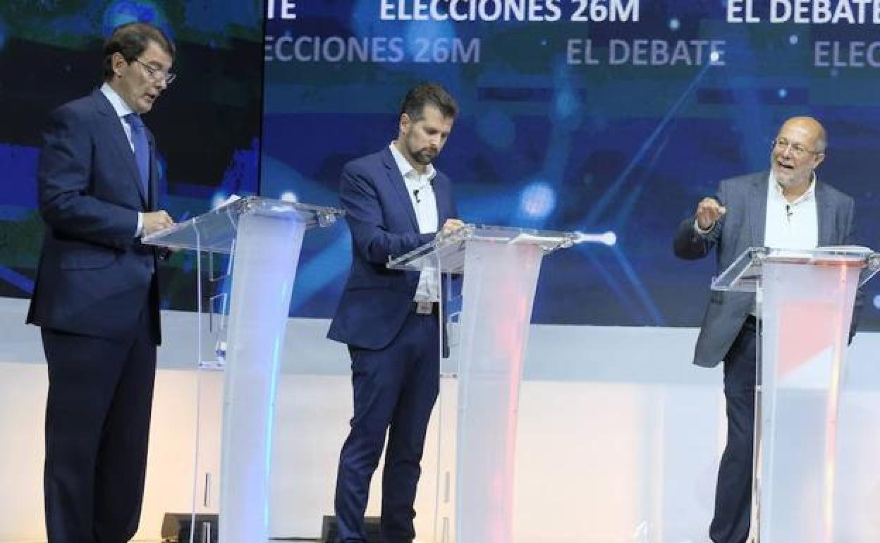 Mañueco, Tudanca e Igea, durante un debate.