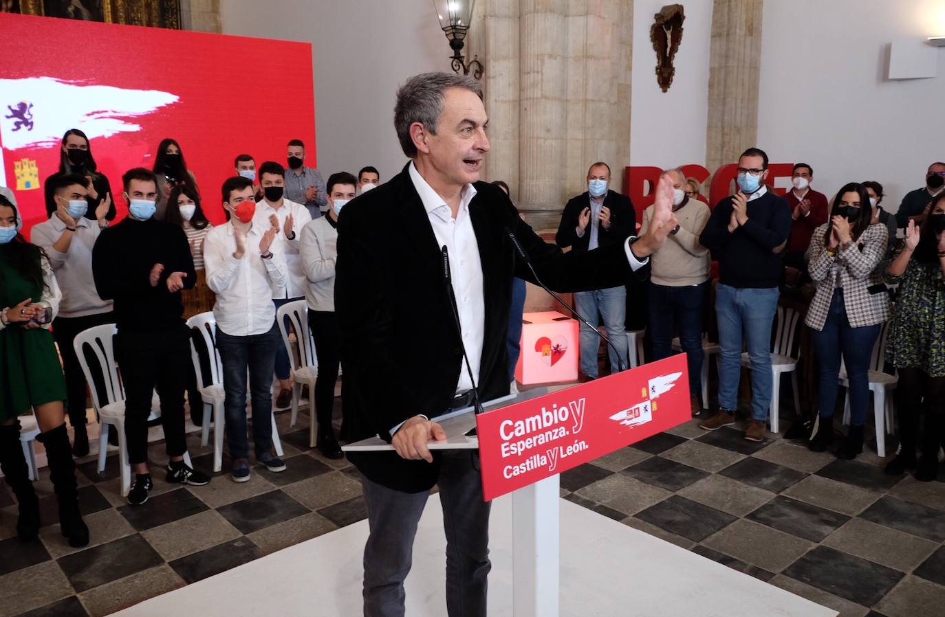 El expresidente del gobierno, José Luis Rodríguez Zapatero y el candidato a la presidencia de la Junta de Castilla y León, Luis Tudanca, participan en la clausura de la Escuela de Gobierno del PSCyL en Salamanca.