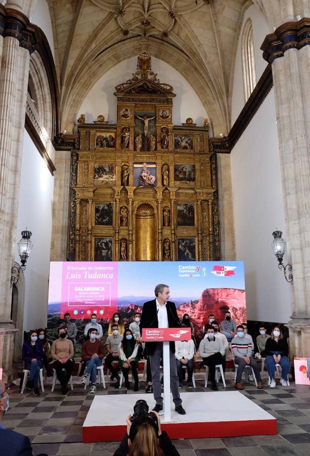 El expresidente del gobierno, José Luis Rodríguez Zapatero y el candidato a la presidencia de la Junta de Castilla y León, Luis Tudanca, participan en la clausura de la Escuela de Gobierno del PSCyL en Salamanca.