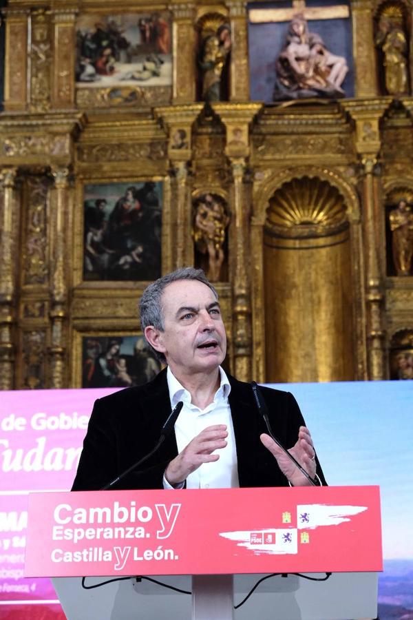 El expresidente del gobierno, José Luis Rodríguez Zapatero y el candidato a la presidencia de la Junta de Castilla y León, Luis Tudanca, participan en la clausura de la Escuela de Gobierno del PSCyL en Salamanca.