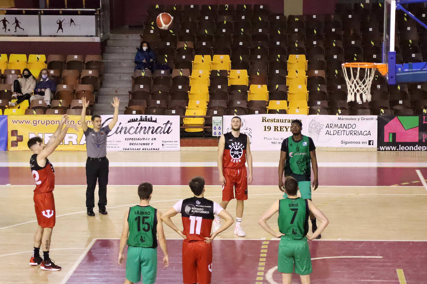 El conjunto leonés ha disputado su primer partido del año en el Palacio con victoria ante el Innoporc Claret segoviano.