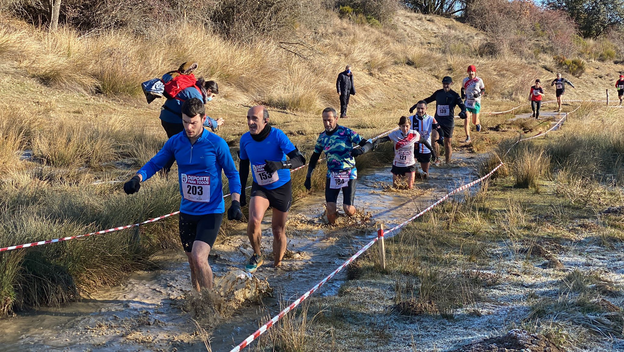 Jorge García Villacorta y Mónica Aller triunfan en el Cross de Villabalter