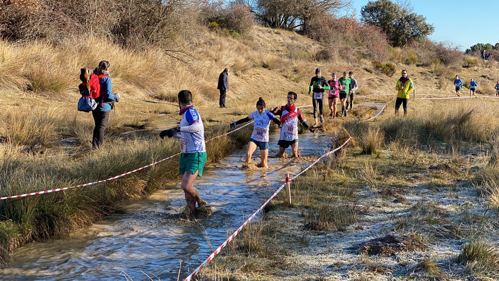 Jorge García Villacorta y Mónica Aller triunfan en el Cross de Villabalter