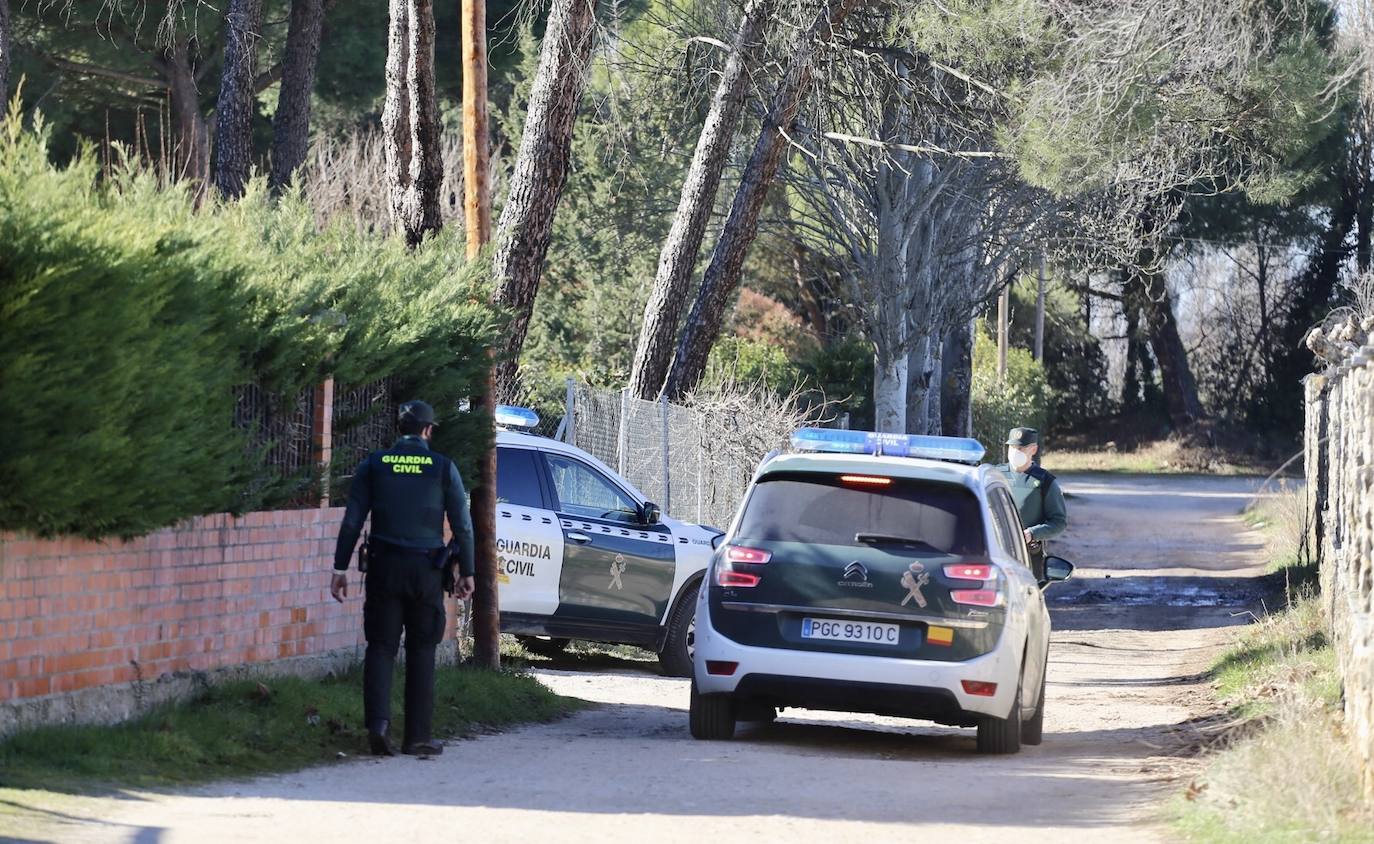 El detenido por la desaparición de Esther López estaba preparando su huida, según los investigadores. La Guardia Civil registra «de forma minuciosa» la vivienda del detenido en la noche de sábado por su presunta implicación en la desaparición de la joven de Traspinedo (Valladolid) Esther López de la Rosa. 