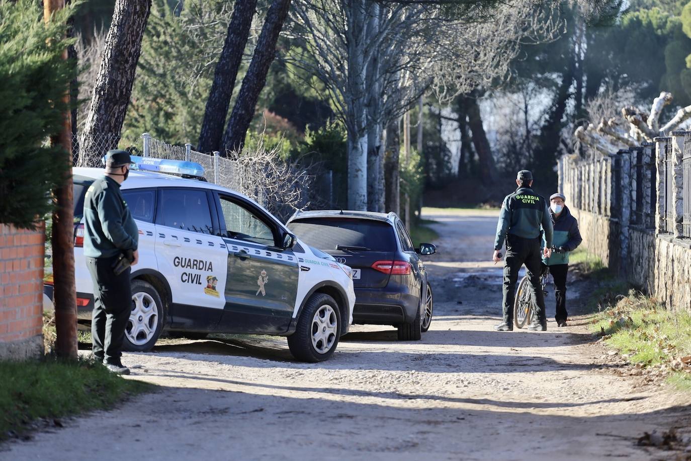 El detenido por la desaparición de Esther López estaba preparando su huida, según los investigadores. La Guardia Civil registra «de forma minuciosa» la vivienda del detenido en la noche de sábado por su presunta implicación en la desaparición de la joven de Traspinedo (Valladolid) Esther López de la Rosa. 