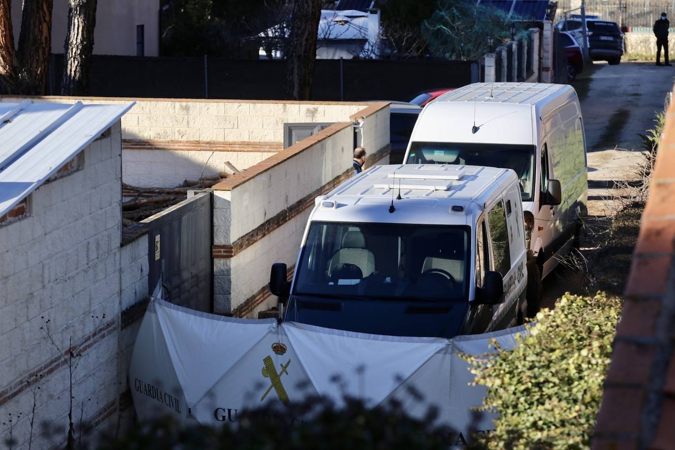 El detenido por la desaparición de Esther López estaba preparando su huida, según los investigadores. La Guardia Civil registra «de forma minuciosa» la vivienda del detenido en la noche de sábado por su presunta implicación en la desaparición de la joven de Traspinedo (Valladolid) Esther López de la Rosa. 