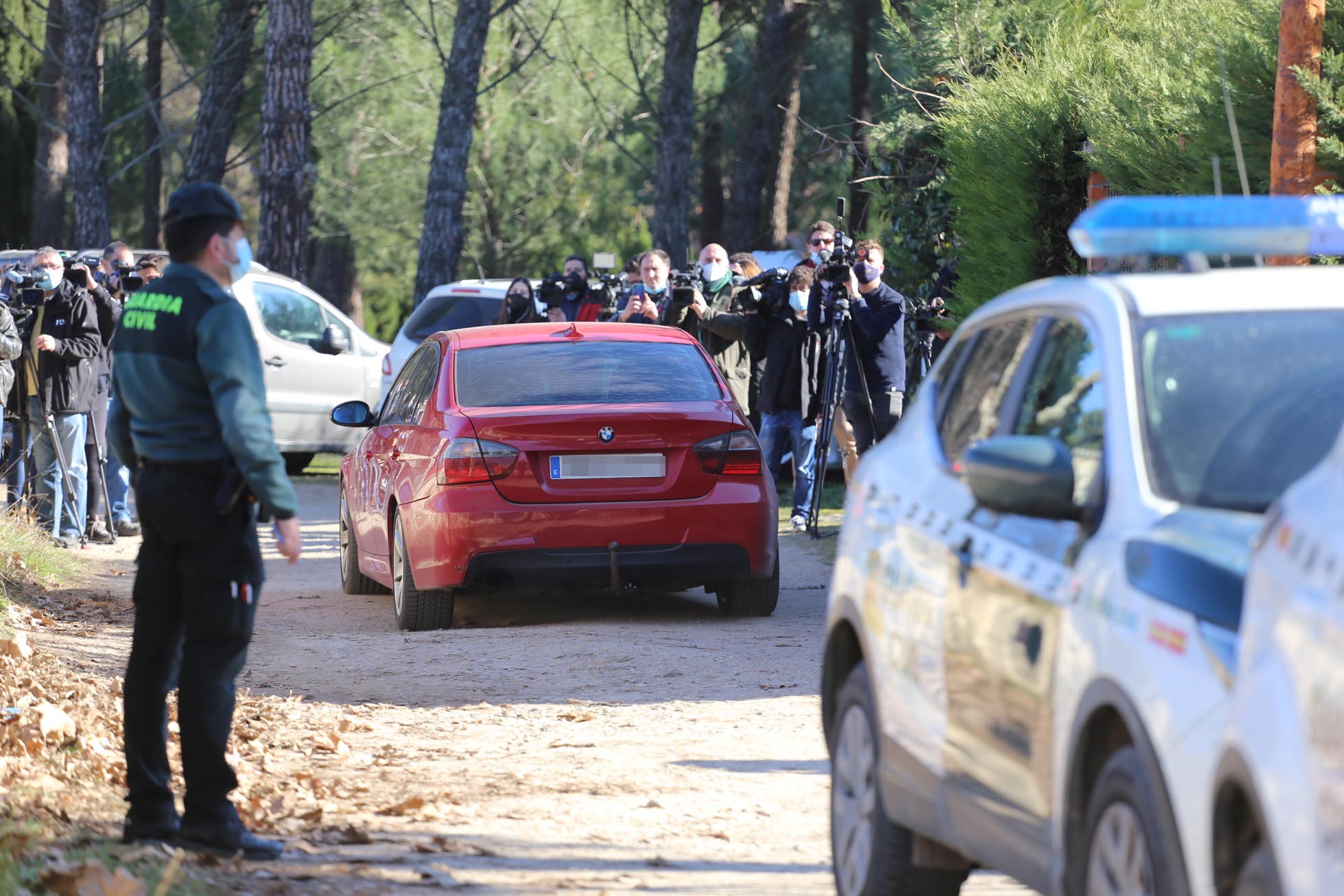 Miembros de los GEAS trabajan en el río Duero para localizar a la mujer de Traspinedo (Valladolid) desaparecida. Las labroes de rastreo se han identificado durante este lunes. 