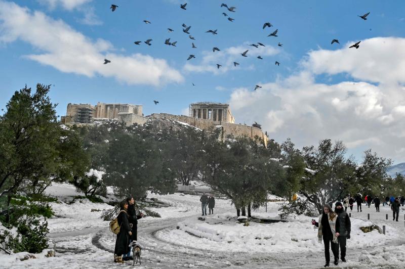 Fotos: La Acrópolis de Atenas, bajo la nieve