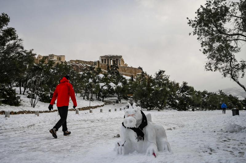 Fotos: La Acrópolis de Atenas, bajo la nieve