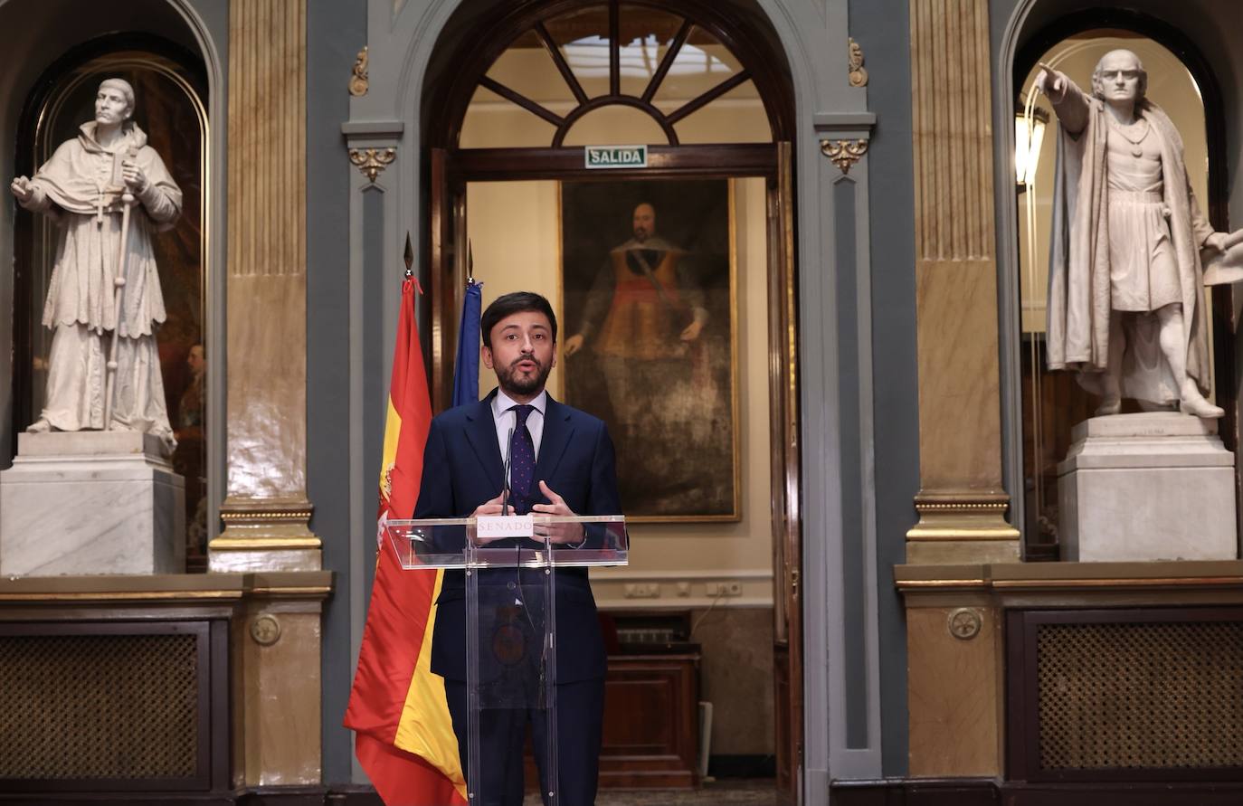 El coordinador territorial de Castilla y León en la Cámara Alta, el senador Francisco Díaz, comparece con la portavoz del Grupo Socialista en el Senado, Eva Granados.