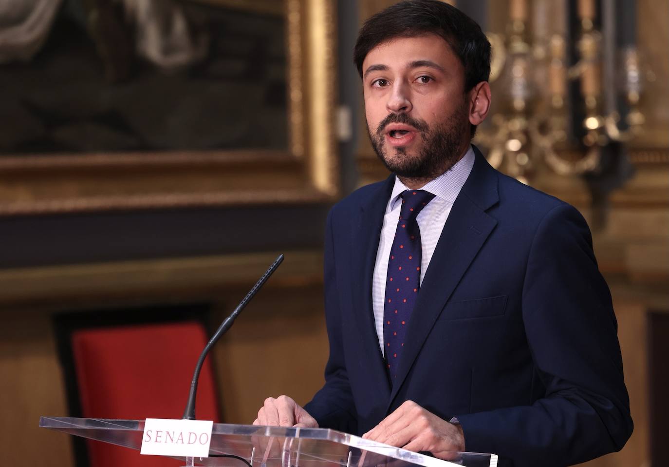 El coordinador territorial de Castilla y León en la Cámara Alta, el senador Francisco Díaz, comparece con la portavoz del Grupo Socialista en el Senado, Eva Granados.