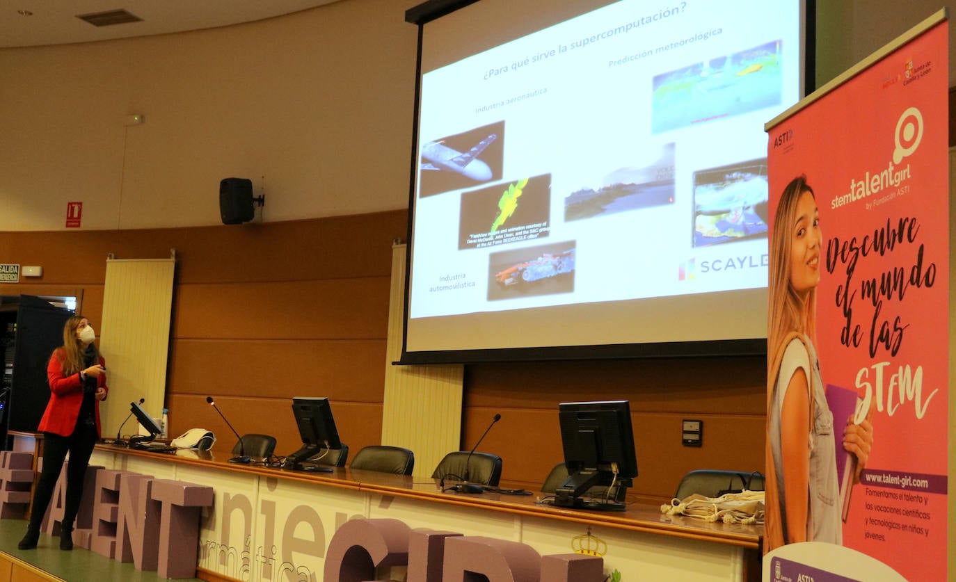 La Escuela de Ingenierías Industrial, Informática y Aeroespacial acogió el pasado viernes una reunión informativa sobre los estudios de ingeniería que imparte la ULE que fue complementada con visitas presenciales a distintos laboratorios.