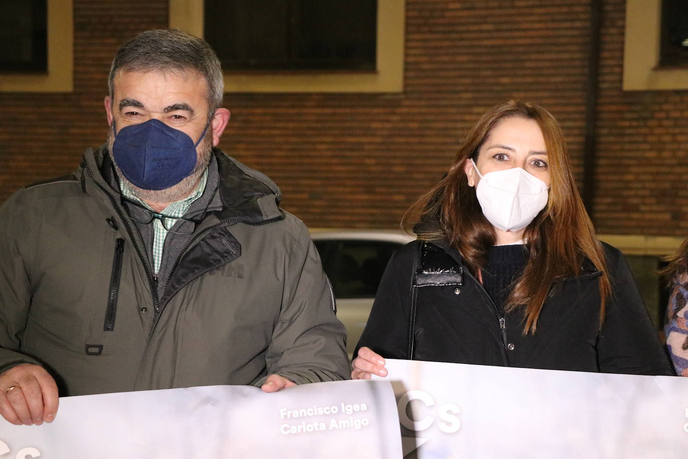 La formación naranja da el pistoletazo de salida a la carrera hacia la presidencia de la Junta con la pegada de carteles a medianoche en León.