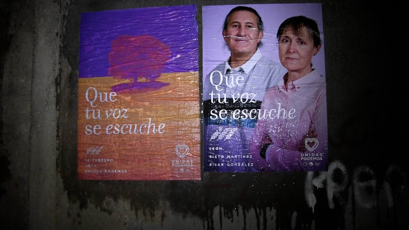 La formación morada da inicio a la campaña electoral con la tradicional pegada de carteles por las calles de León.