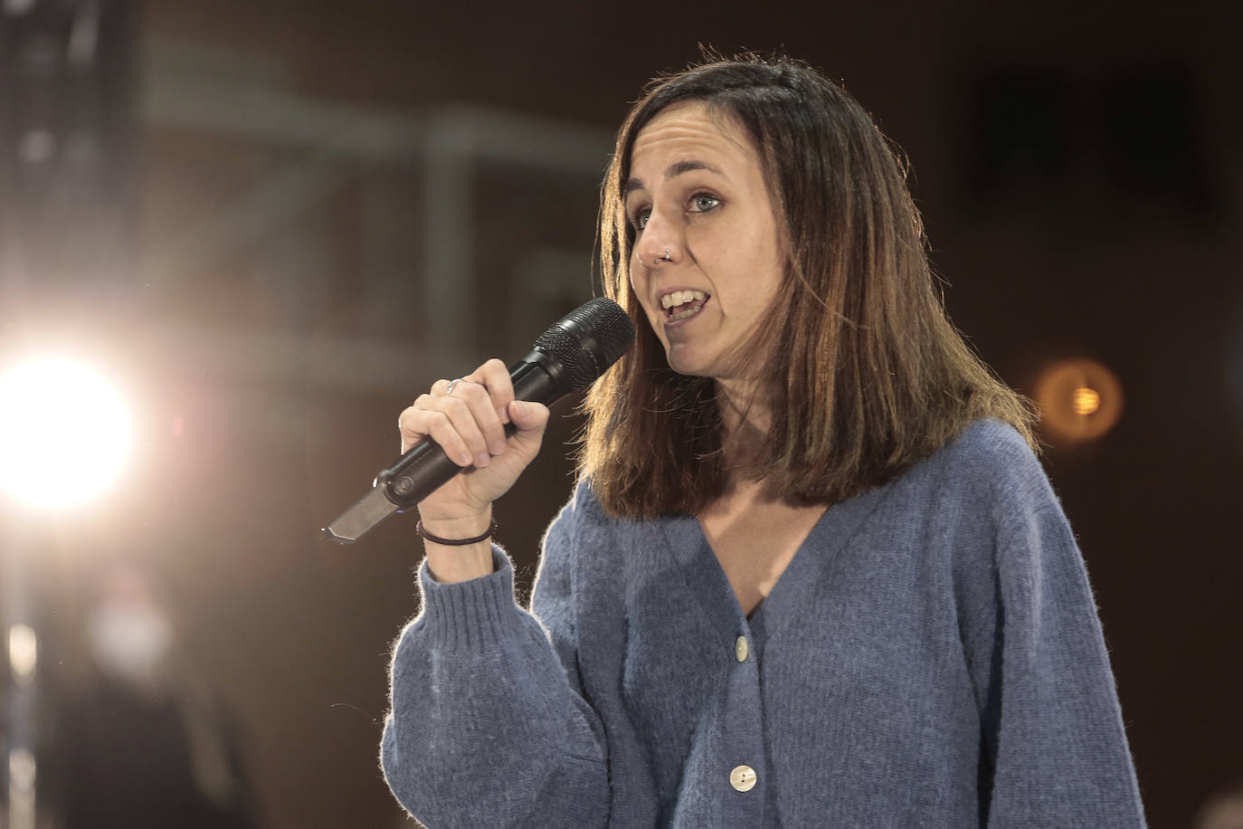 Las minsitras arropan a Pablo Fernández en el priemr acto de campaña hacia las elecciones del 13-F.