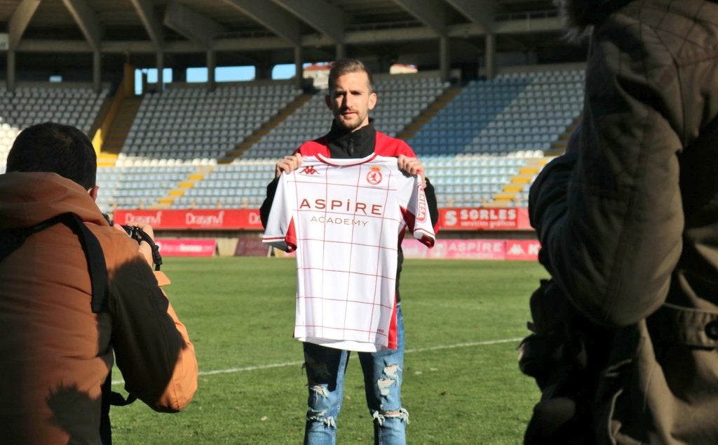 Alberto Benito, en su presentación como jugador de la Cultural y Deportiva Leonesa.