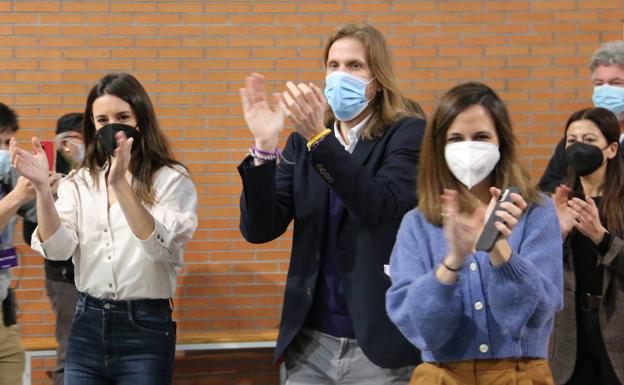 Galería. Las ministras Irene Montero e Ione Belarra acompañan a PabloFernández en el primer acto de campaña. 