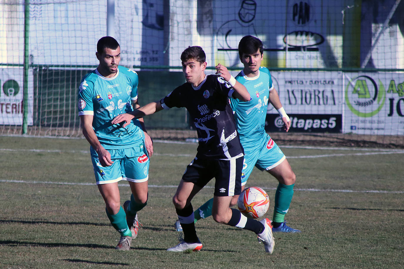 El conjunto maragato doblegó con facilidad al filial del Salamanca.