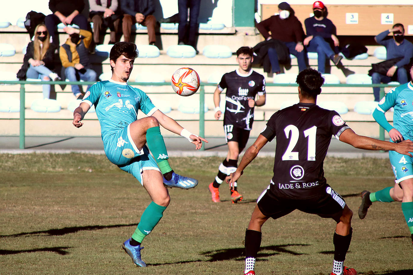 El Atlético Astorga suma tres puntos en su feudo a costa del Salamanca 'B'.