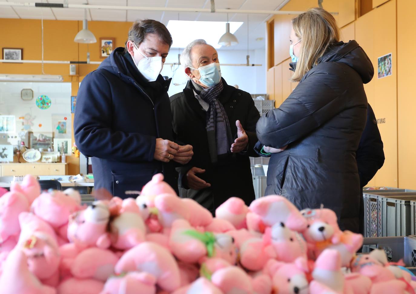 El candidato del PP a la Presidencia de la Junta, Alfonso Fernández Mañueco, visita la localidad zamorana de Benavente, donde visita el centro especial de empleo de Asprosub junto a la cabeza de lista por Zamora a las Cortes, Isabel Blanco