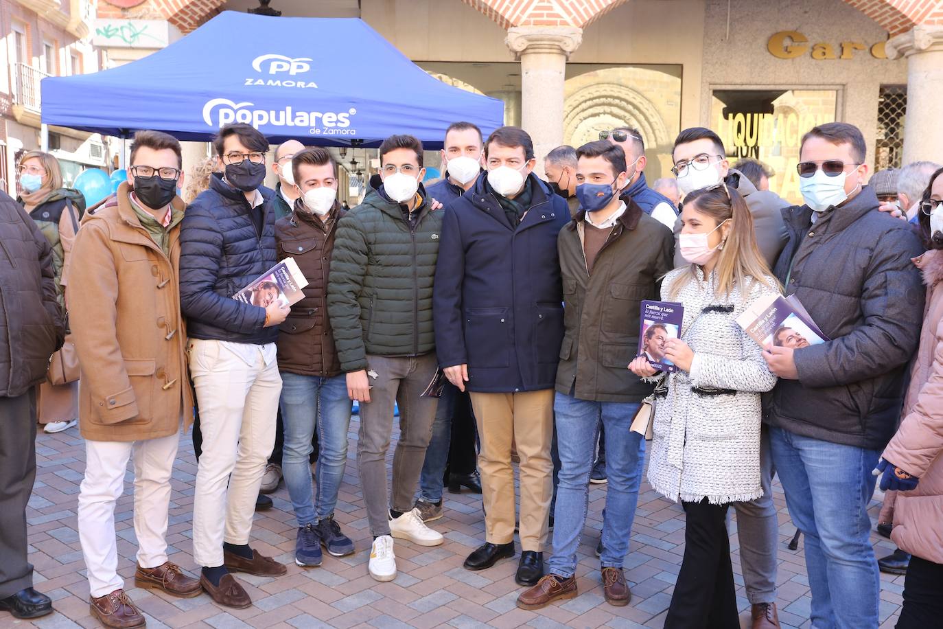 El candidato del PP a la Presidencia de la Junta, Alfonso Fernández Mañueco, visita la localidad zamorana de Benavente, donde visita el centro especial de empleo de Asprosub junto a la cabeza de lista por Zamora a las Cortes, Isabel Blanco