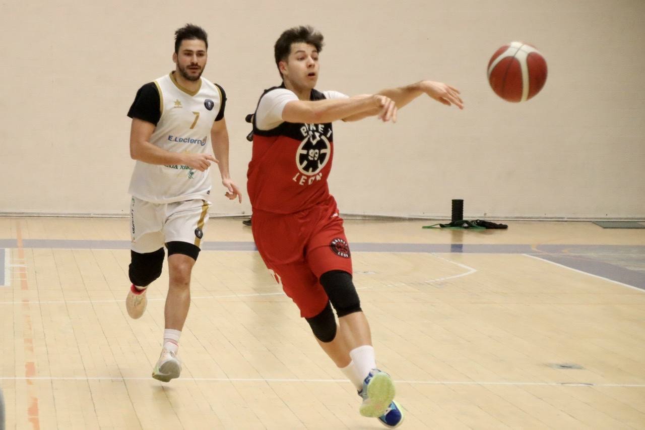 El Reino de León recibe en su feudo al Basket León en la que es la cuarta vez que se ven las caras tras hacerlo en liga y en dos ocasiones durante la pretemporada.