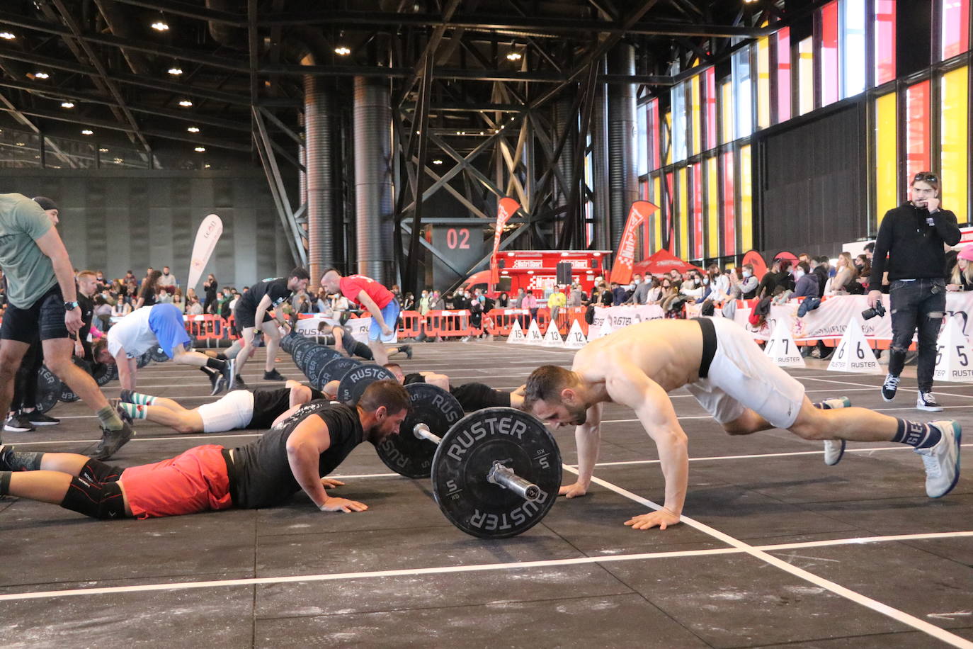 Competición de crossfit en el Palacio de Exposiciones de León.